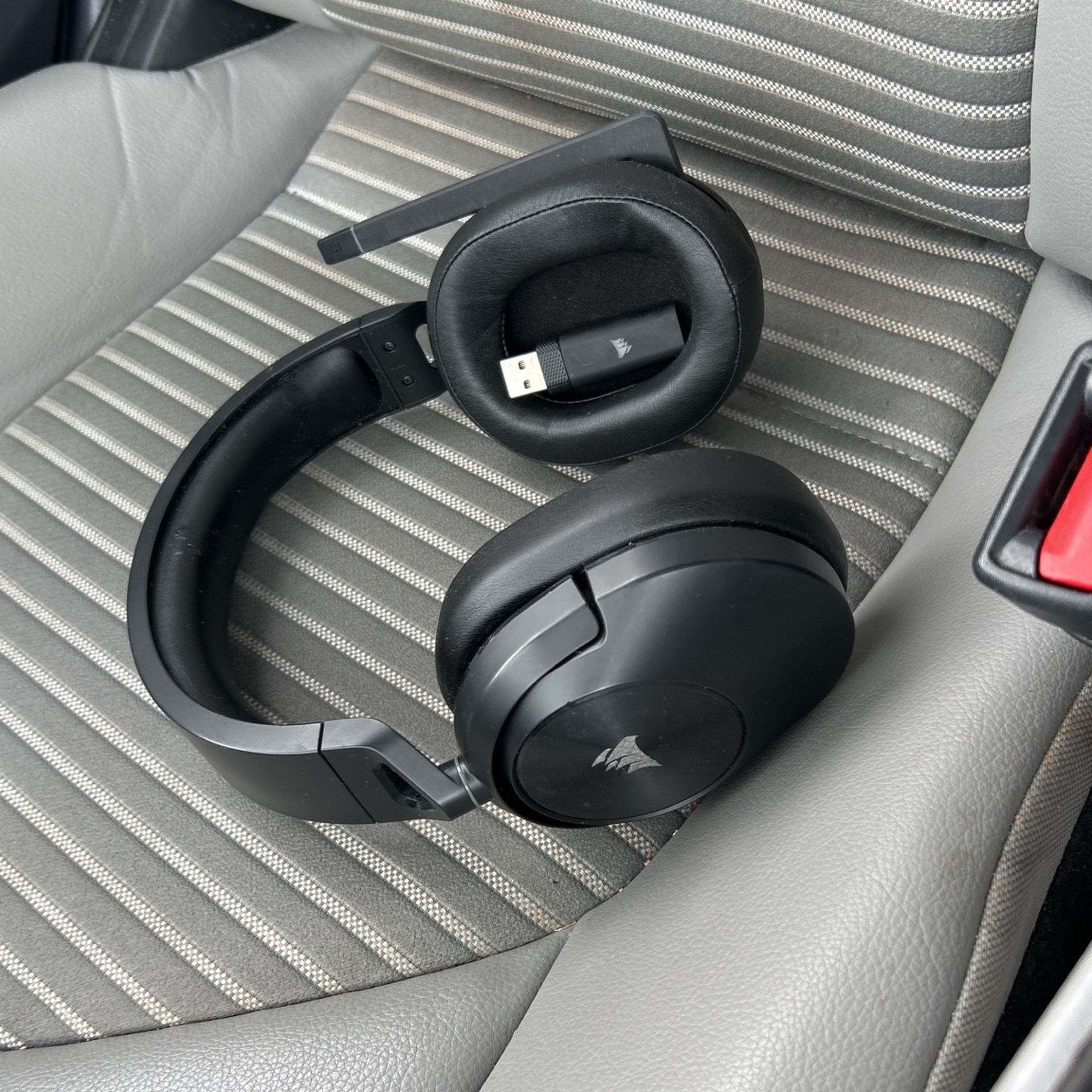 Corsair Headset and dongle
