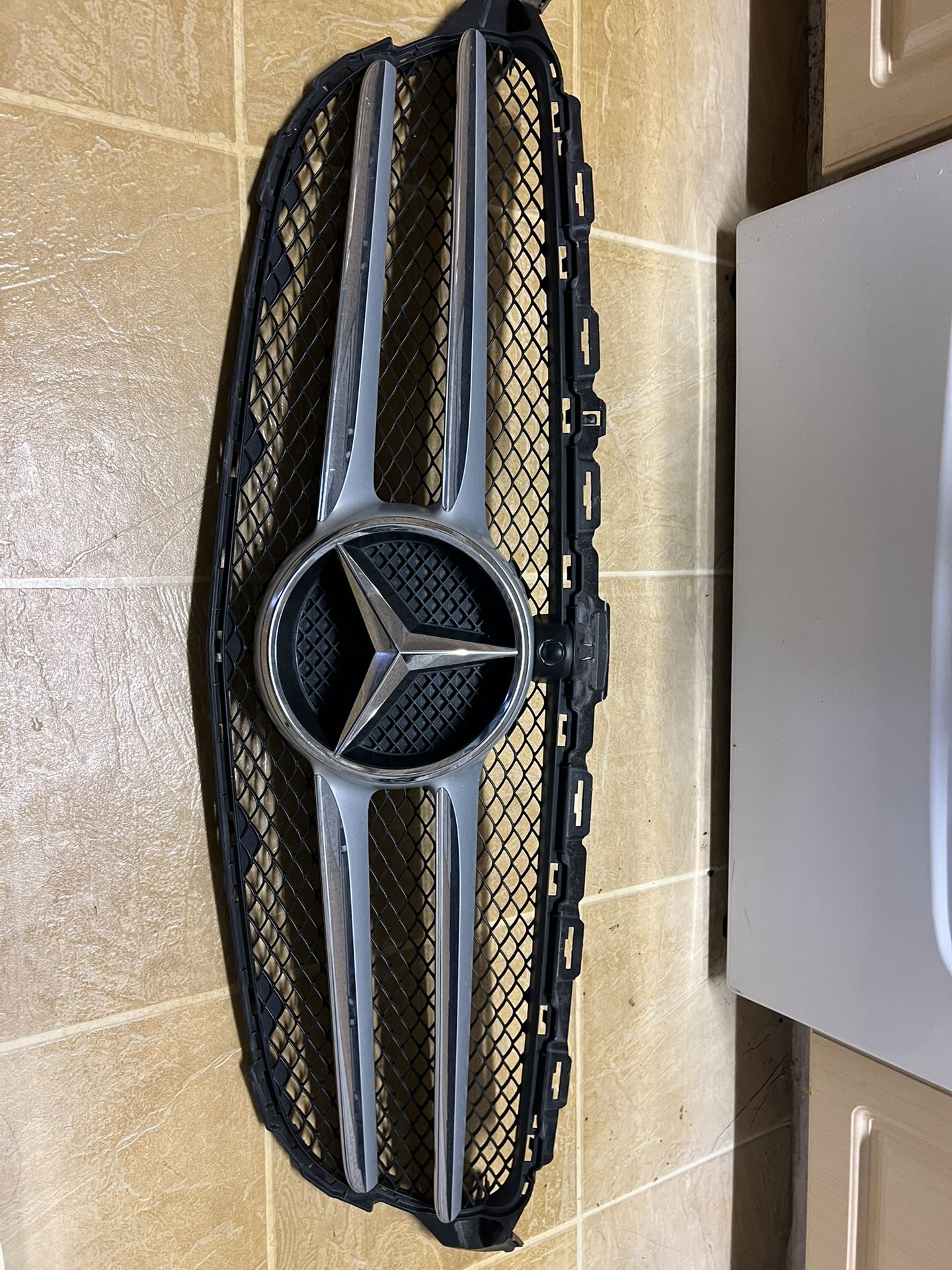 Mercedes Benz C300 /2016 Front Grill