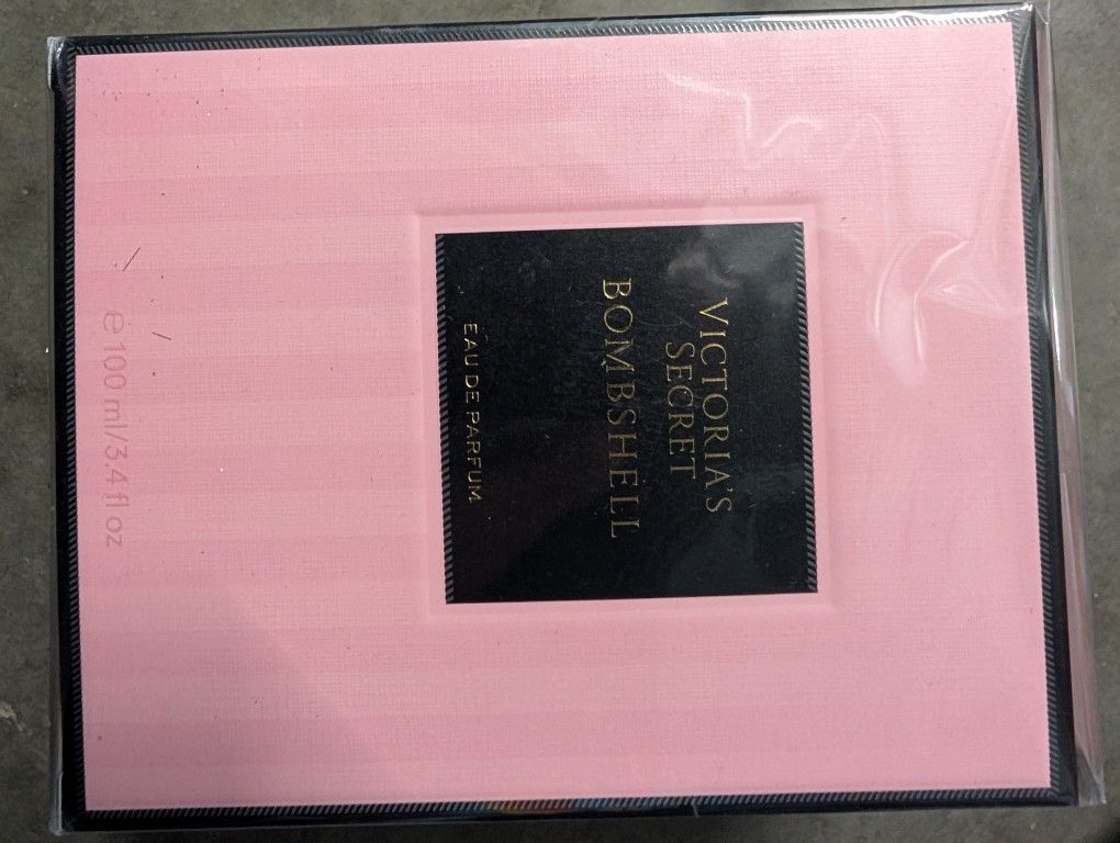 Fine Fragrance
Bombshell Eau de Parfum 3.4 FL OZThere’s a Bombshell in all of us. Confident and bold, America’s No. 1 Fragrance* opens with the brigh