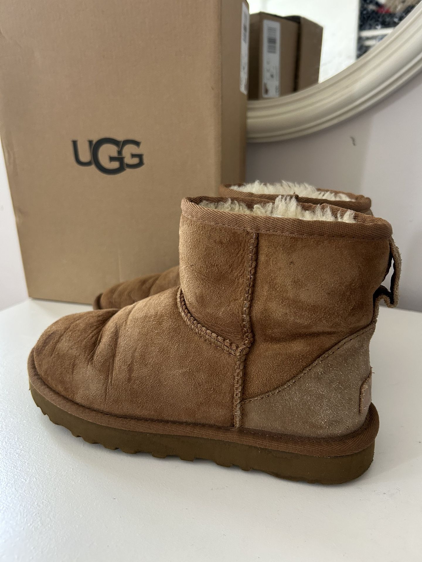 UGG Classic Mini II women Boots sz 5