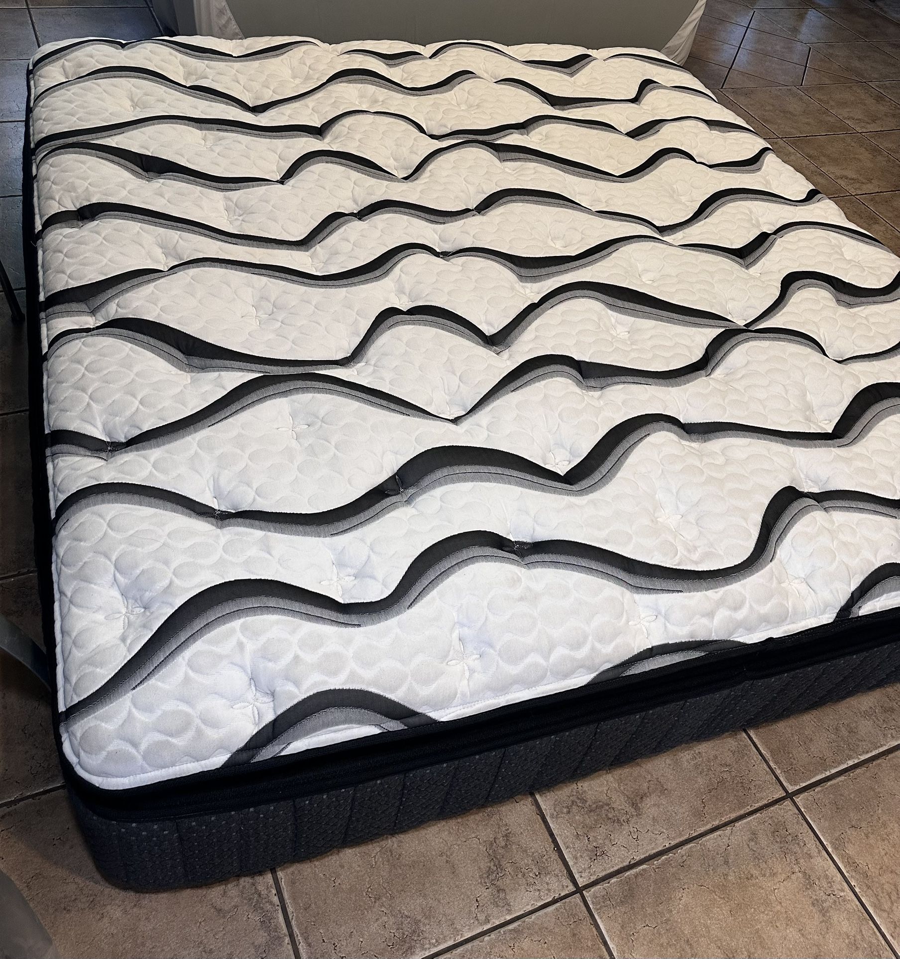 King Size Mattress Pillowtop Bed