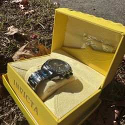 Invicta Speedway Chronograph Men’s Watch – Model 28903 (New in Box)