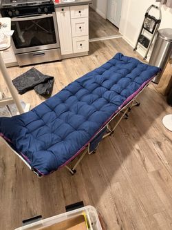 Collapsible cot with tote