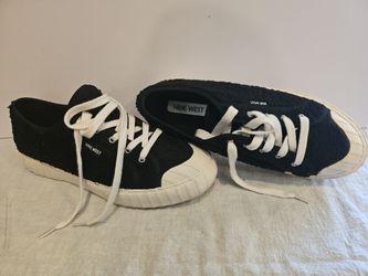 Women's size 10 shoes