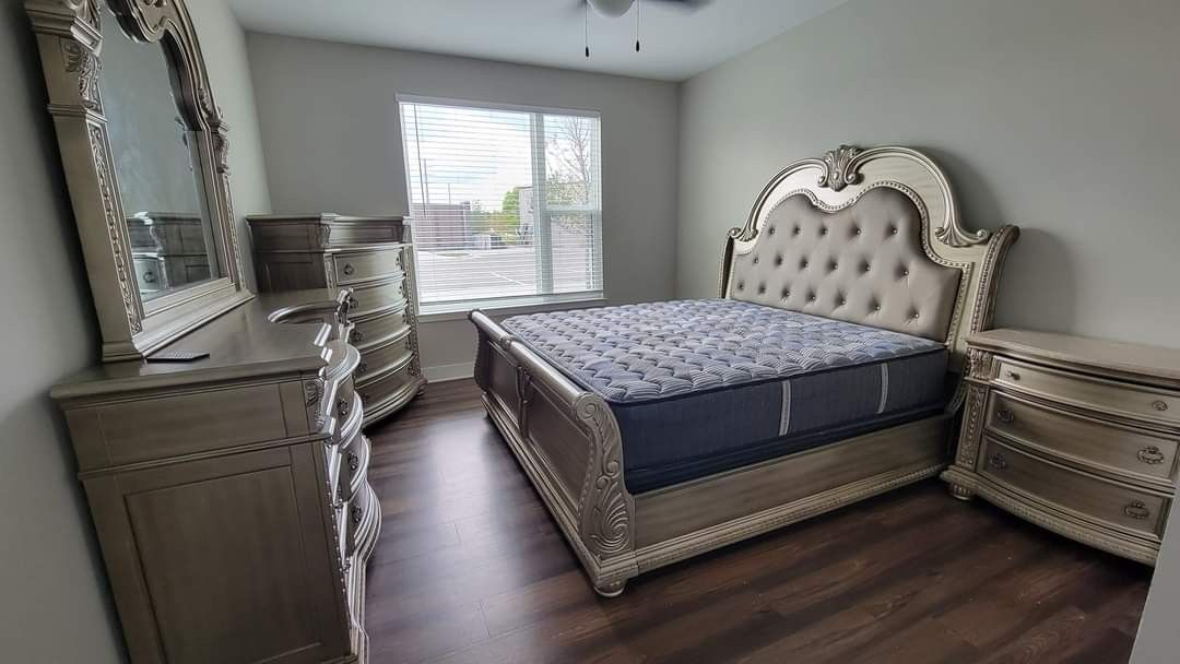 Queen Bedroom Set CAVALIER . WRITE ME !