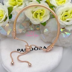 Pandora style adjustable bracelet in 925 silver.