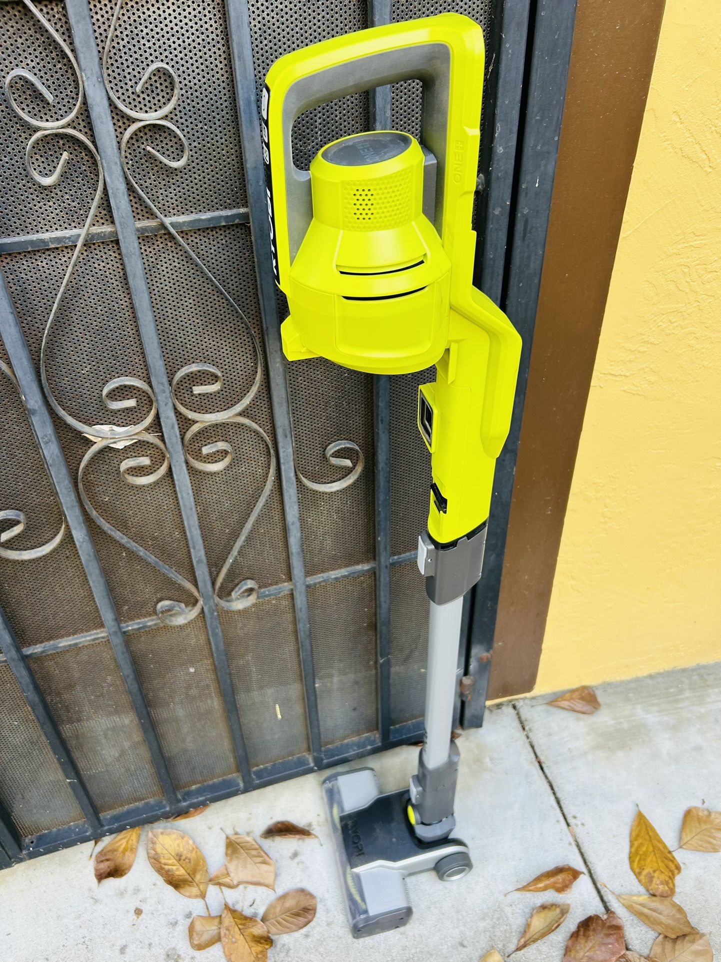 Used like new!! Ryobi Stick Vac