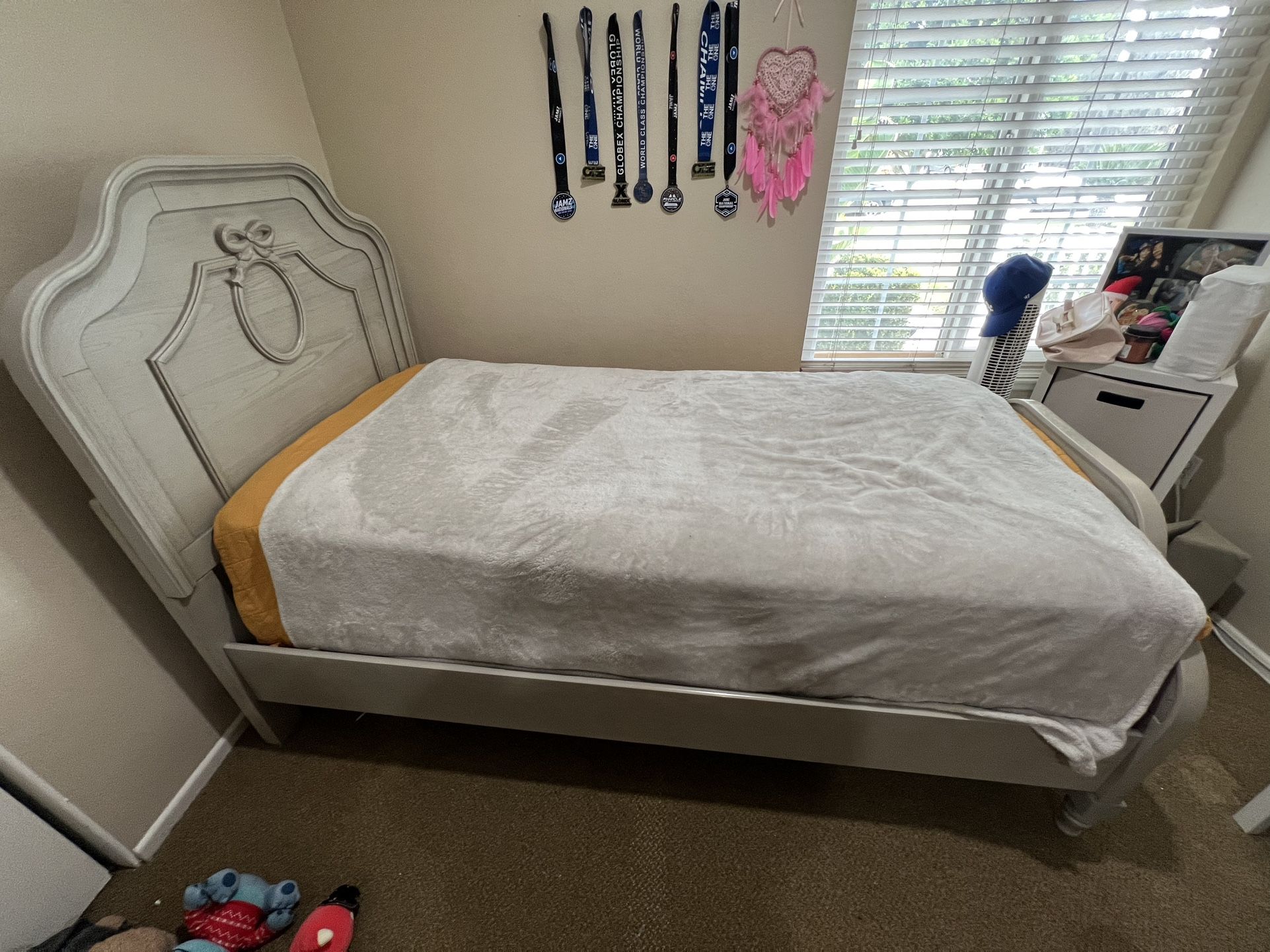 Twin Bed 