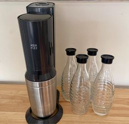 aqua fizz machine with 4 glass bottle