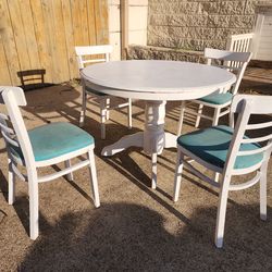 Country Rustic Round Table + 4 chairs