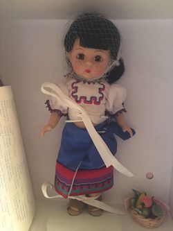 Madame Alexander El Salvador Doll (40635)