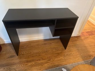 Modern Black Computer Desk – Excellent Condition