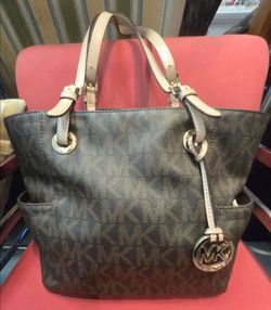 Michael Kors Signature Tote. 15"x 10". PLEASE READ DESCRIPTION