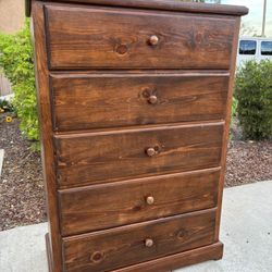Solid Wood 5 Drawer Dresser Chest of Drawers Furniture Great Condition 