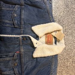 Levi's sherpa jacket