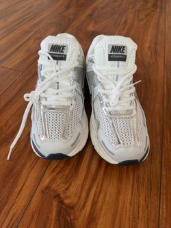 Nike Vomero 5 White Silver Sneakers