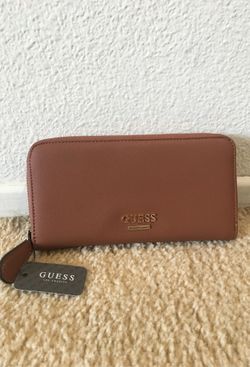 NWT! GUESS WALLET