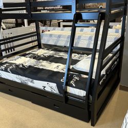 Bunk Beds /  Literas Disponibles