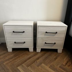 A Set Of 2 Drawer Night Stands