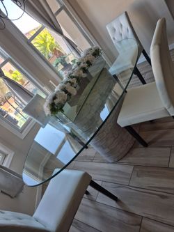 Beautiful Set Table W 4 chairs Good Condition