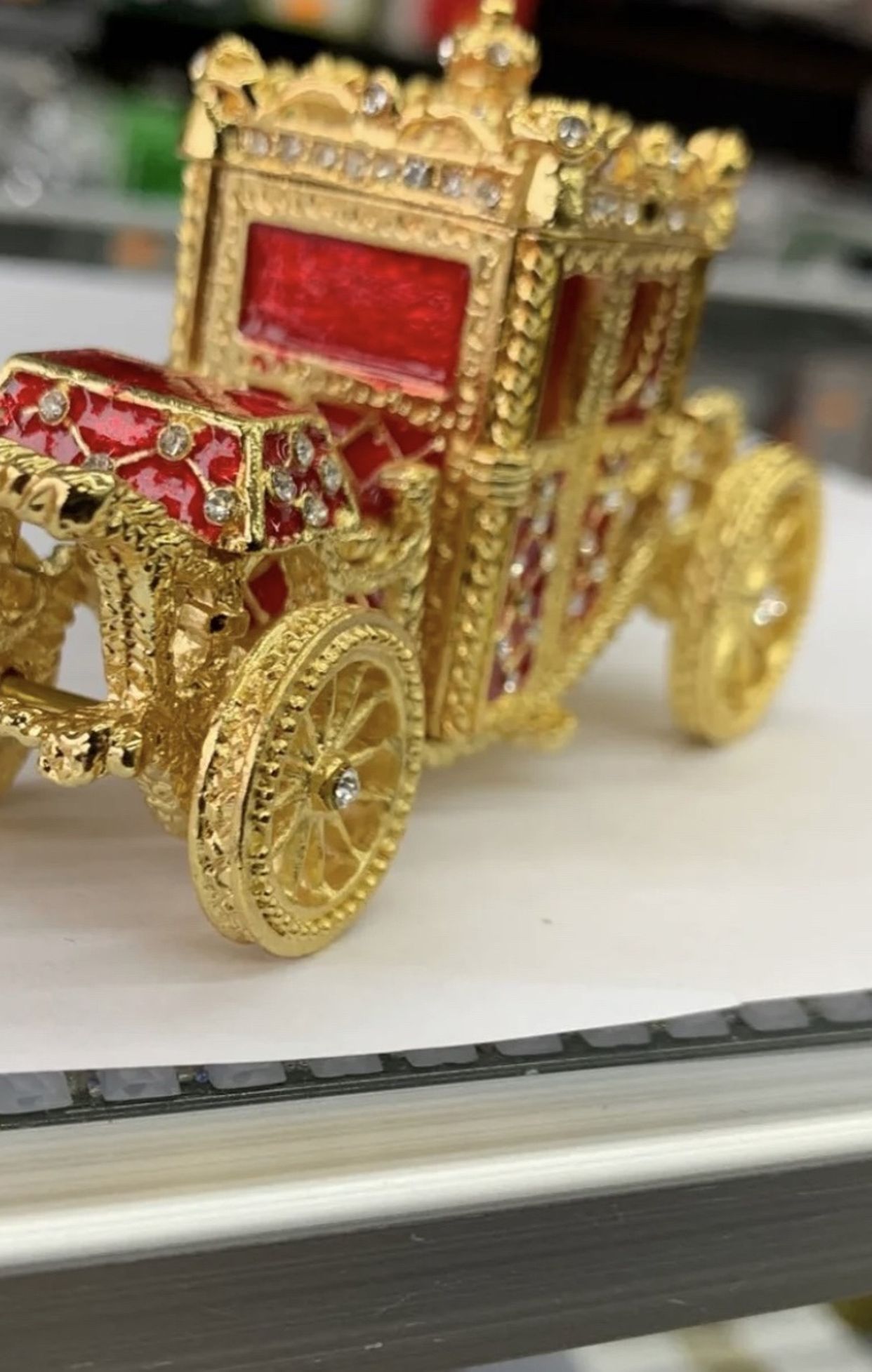 Trinket Box Made in R Jewelry Box Superior Material:Using high quality zinc alloyin order to the prouct more Sturdy.Crystal clear pure and transpare