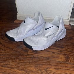 Nike Go FlyEase Size 5.5 W