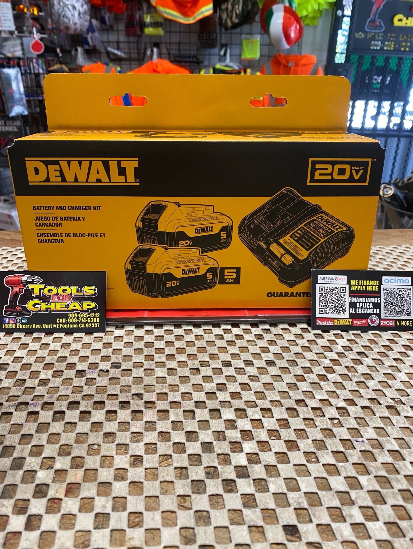 DEWALT 20V MAX XR Lithium-Ion 5.0Ah Battery Pack (2 Pack) And Charger