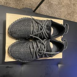 Yeezy pirate black Size 8.5