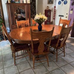 Solid Oak Bear Claw Dining Room Table w/6 Chairs 