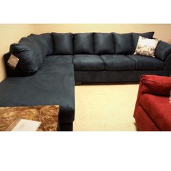 Darcy Black LAF Sectional /couch /Living room set