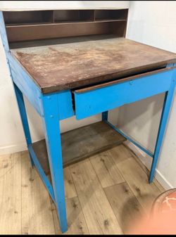 VTG Metal Slope Desk and chair