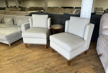Delivery available Thomasville chair set and table