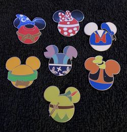 Disney Pin #371, Mickey Mouse Icon (7) set