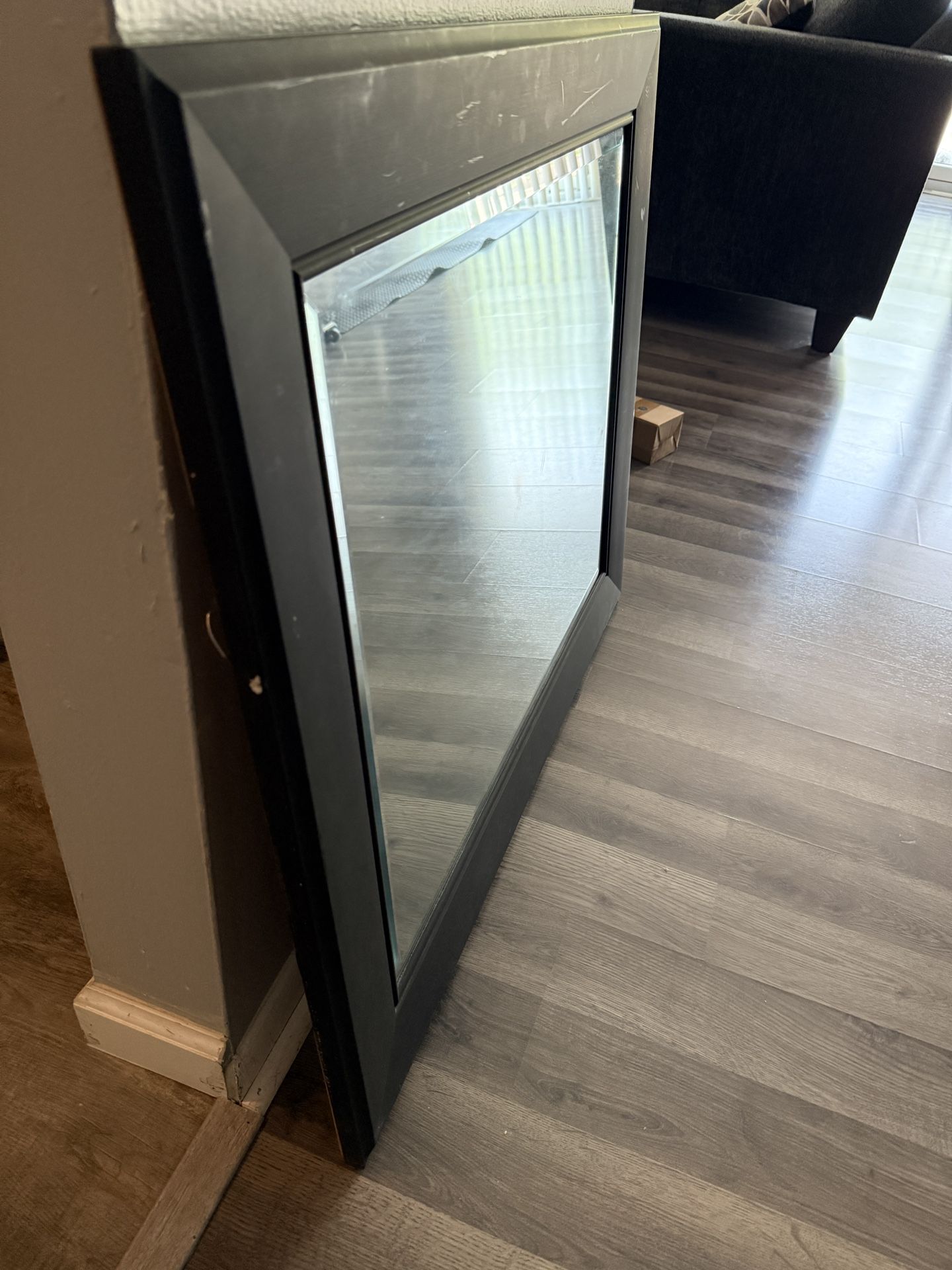 Wall/makeup mirror
