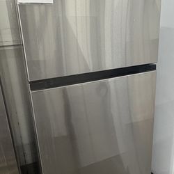 LG 28 in. 18 cu.ft. Top Freezer Garage-Ready Refrigerator