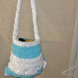 Chunky crochet shoulder bag