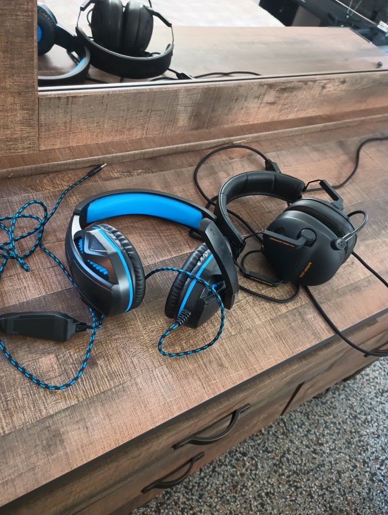 Nice Gaming Headphones Listen To Music Or Talking Perfect Condition Asking 40 Bucks For Both