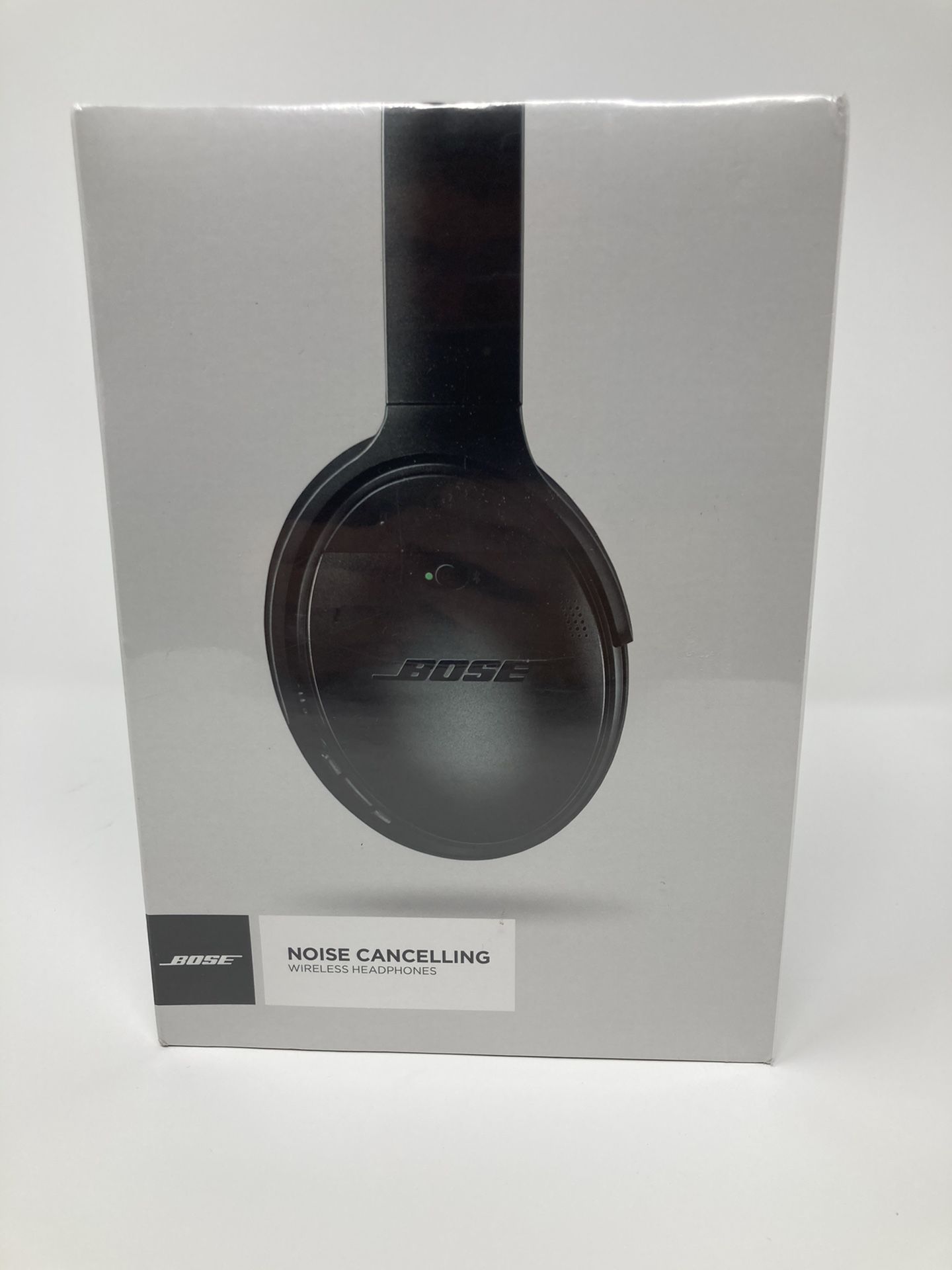 Bose Noise Cancelling Wireless Headphones. New !!!!