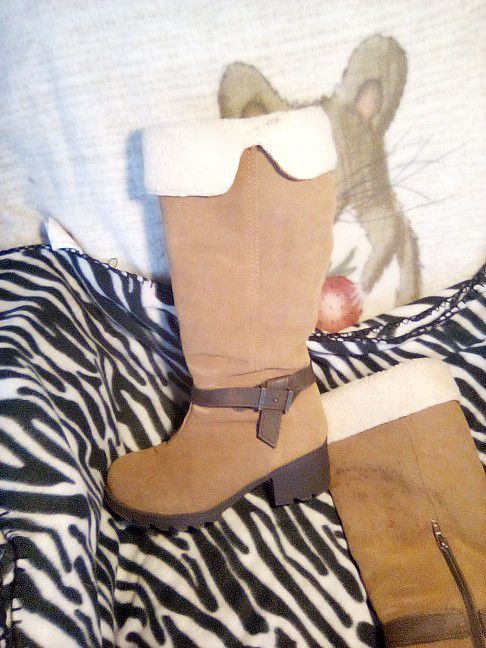 BEAR PAW BOOTS SIZE 8 
