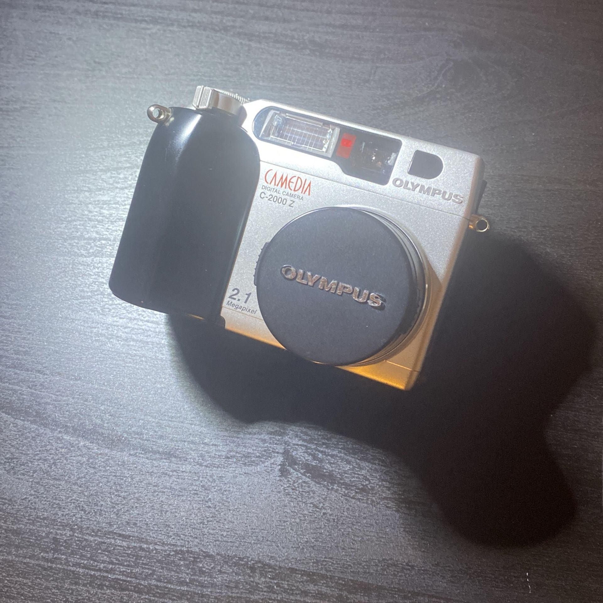 Olympus C-2000 Digital camera