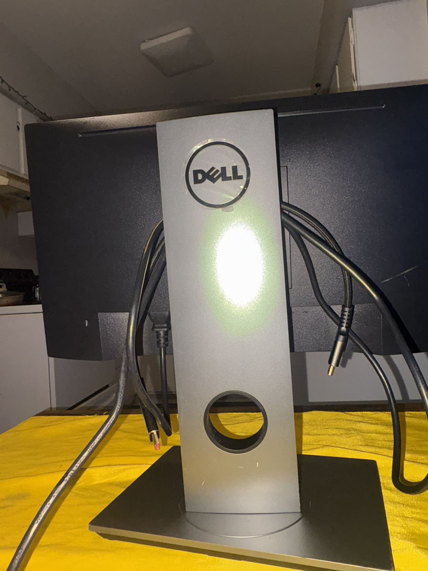 Dell Vodio HD Flat Screen Monitor – Rotates & Swivels!