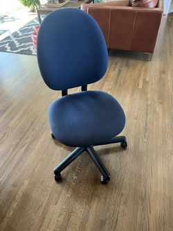 Nice Desk Chair with Adjustable Seat Height - Great for Kids or Adults!