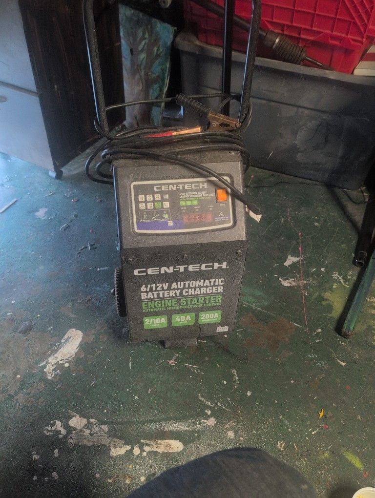 Automatic Battery Charger / Engine Starter Automatic Micropressor Control