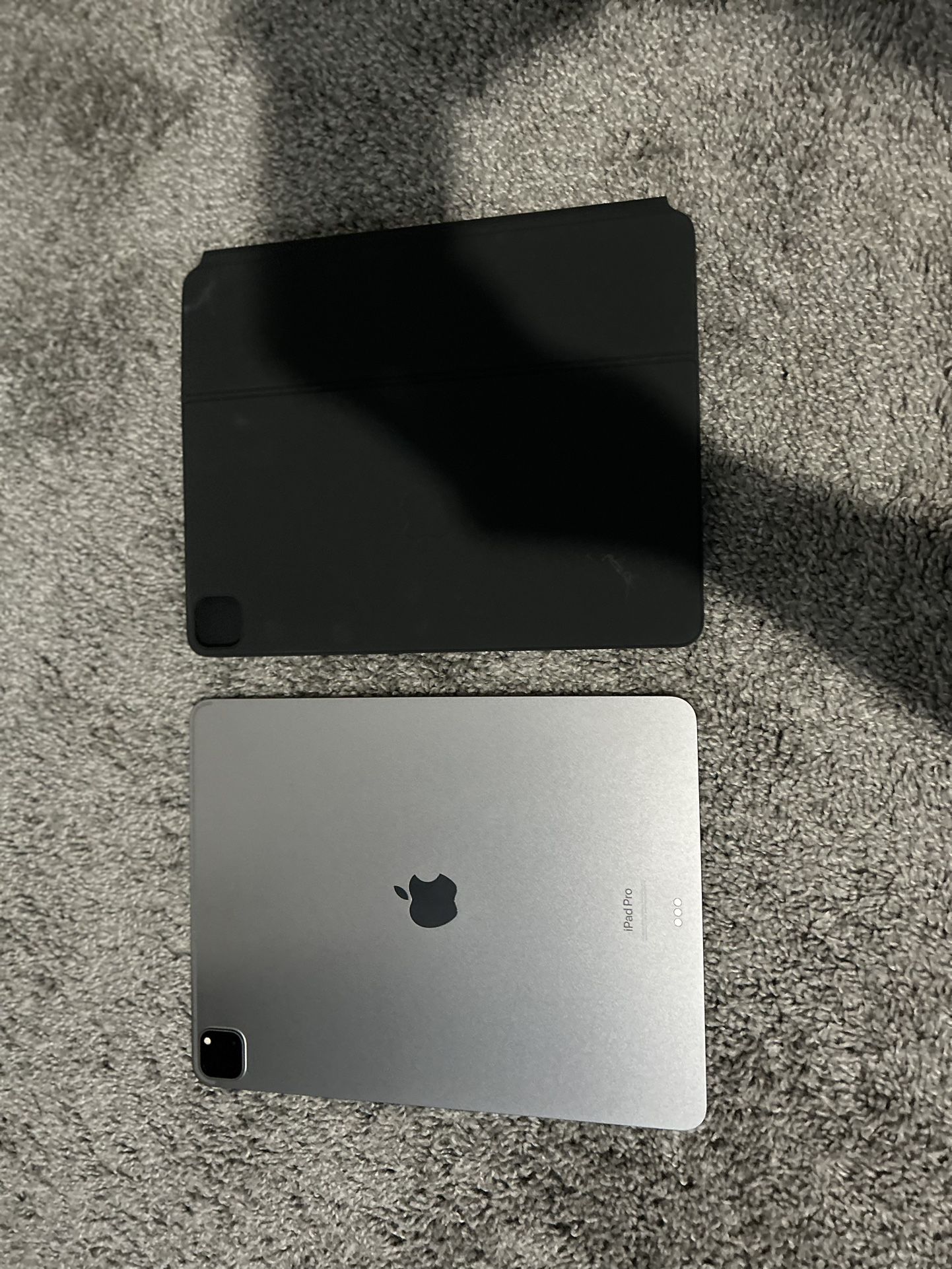 iPad Pro 12.9 Inch (6th Generation) 128GB Wi-fi ——Apple Magic Keyboard Included