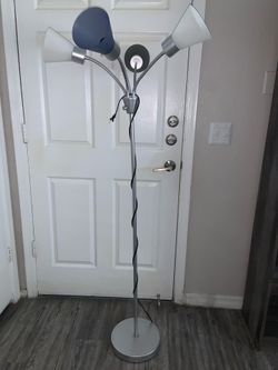 Conner  stand light like new