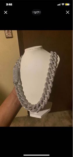 Iced out heavy big lock shiny 22in Cuban link chain
