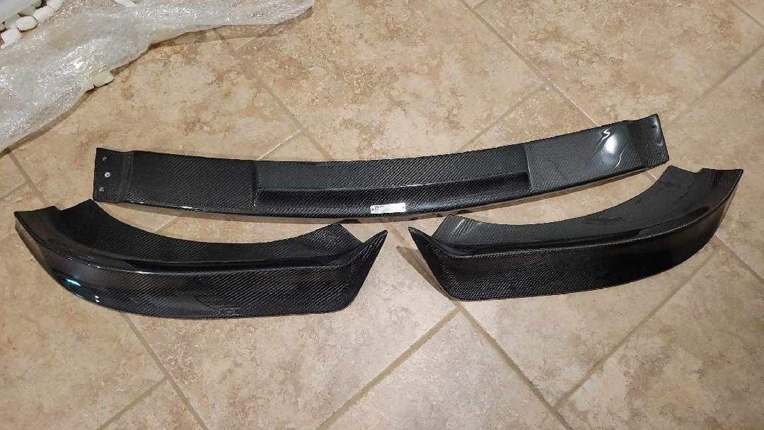 Genesis Coupe Legatia GT V2 front lip (BK2)