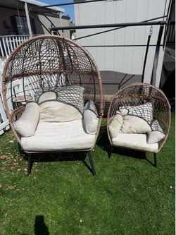 *****pending *****Free egg chairs