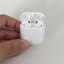 Apple AirPods 2nd Generation w/ Charging Case – Barely Used / Like-New