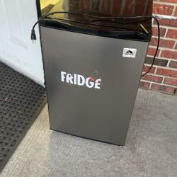 Mini Refrigerator Igloo